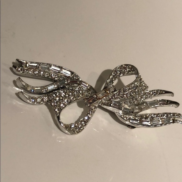 VINTAGE SILVER RHINESTONE BOW BROACH - Picture 3 of 7